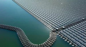 Os Avanços em Plantas de Energia Solar Flutuantes em 2025: Sustentabilidade e Eficiência